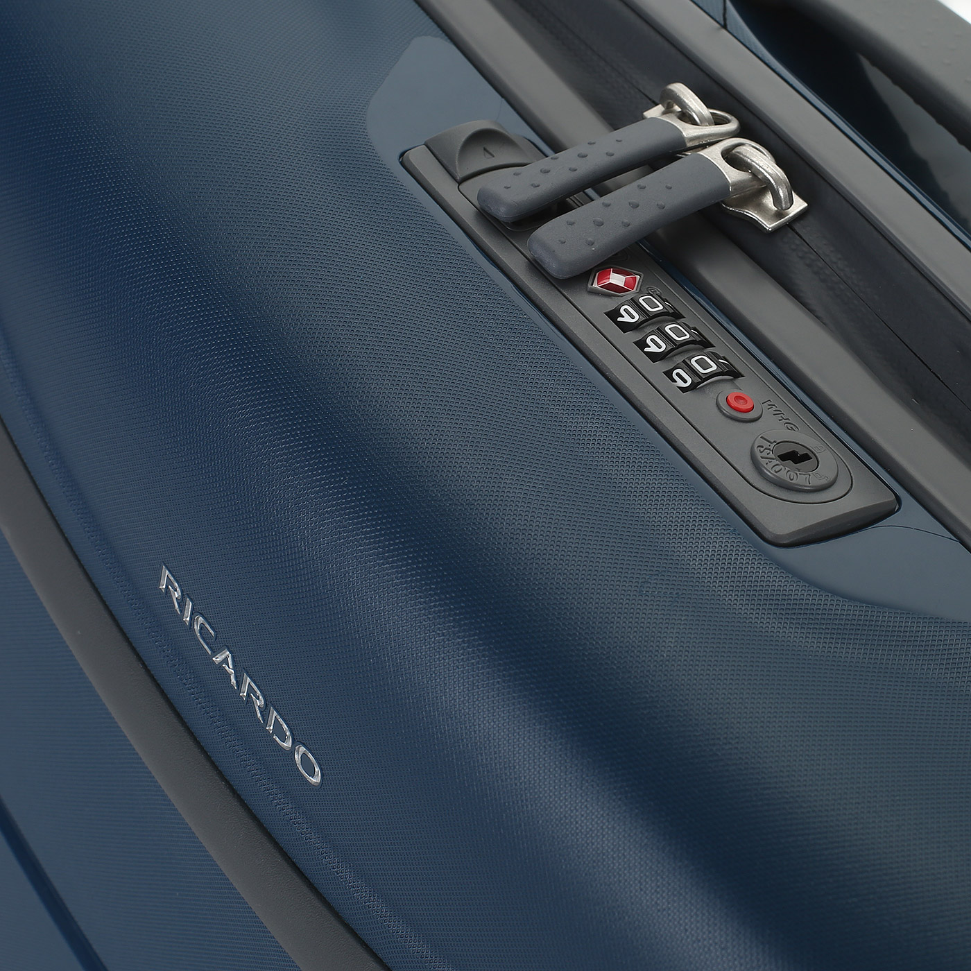 Чемодан маленький S из полипропилена с кодовым замком Ricardo Mendocino