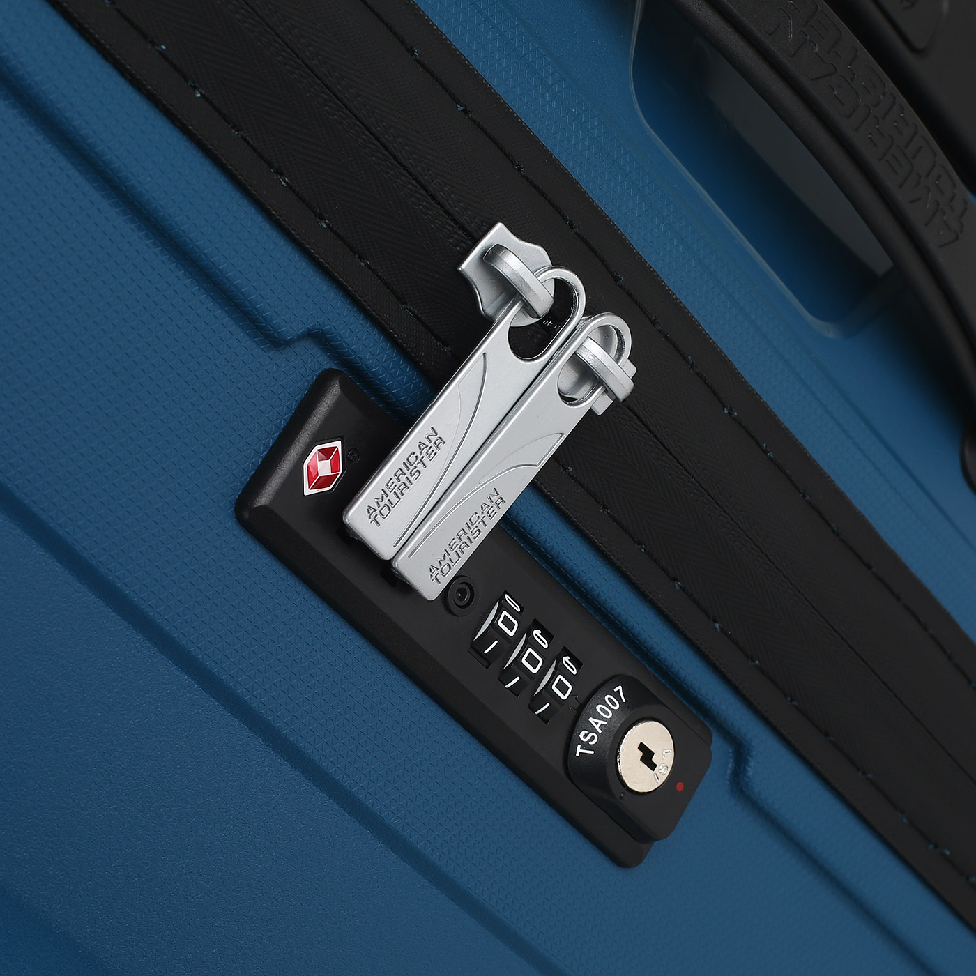 Чемодан средний M из полипропилена American Tourister Airconic