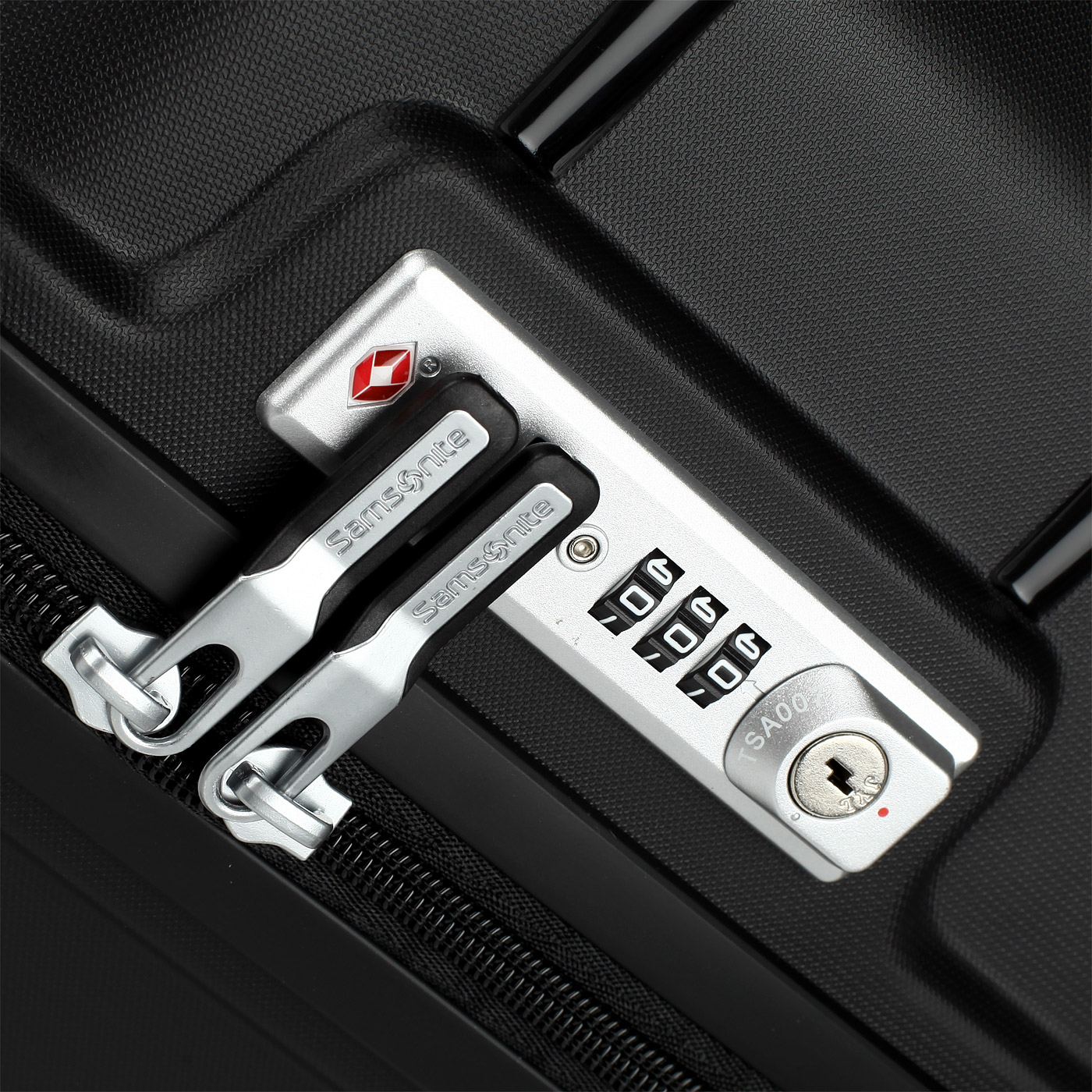 Чемодан очень большой XL из полипропилена с кодовым замком Samsonite Flux