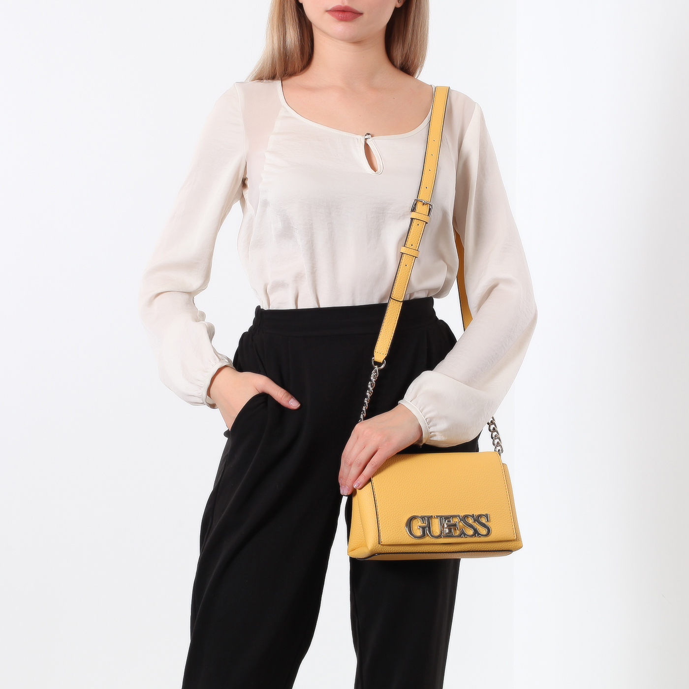 Сумочка с откидным клапаном Guess Uptown Chic