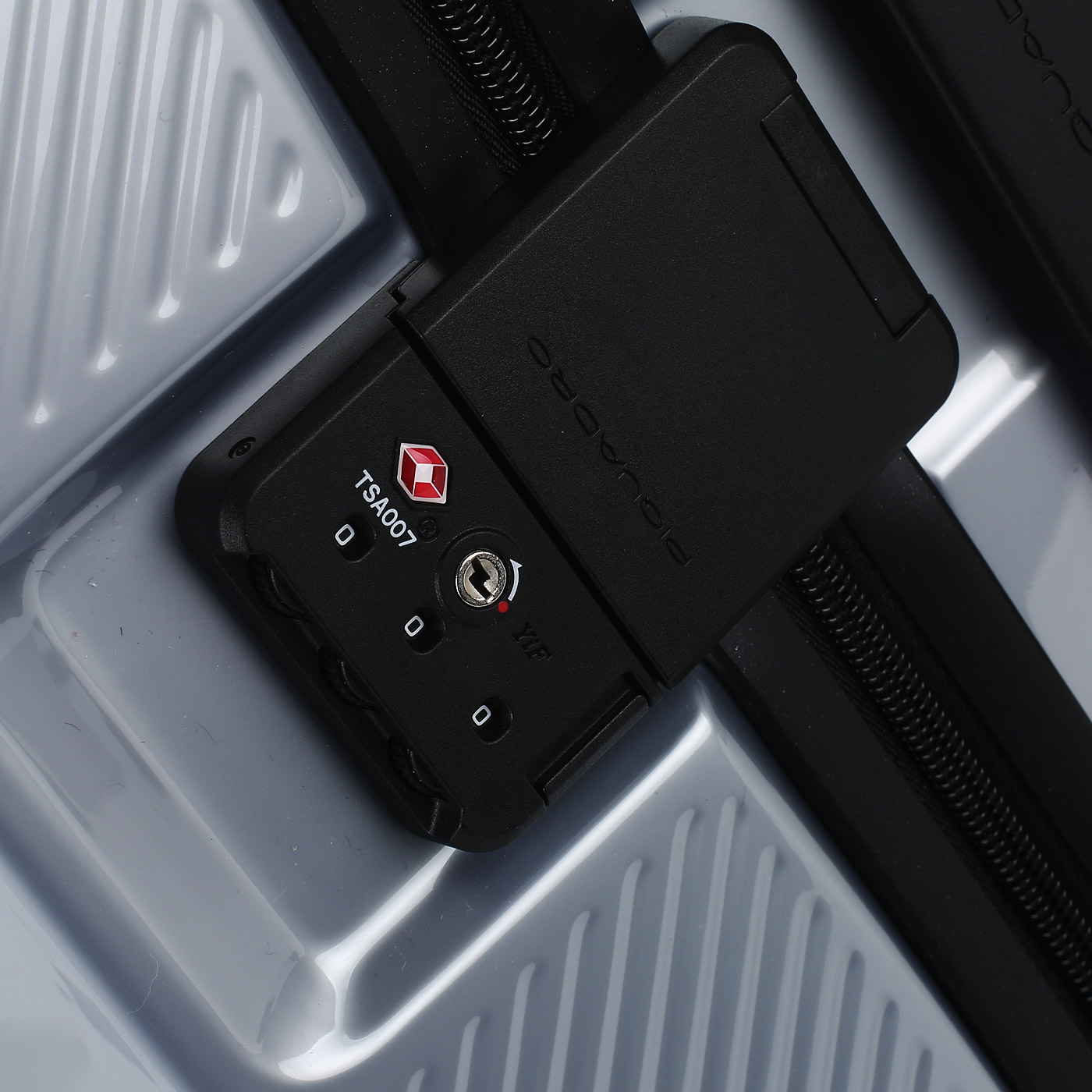 Чемодан средний M из поликарбоната с кодовым замком Piquadro Cubica