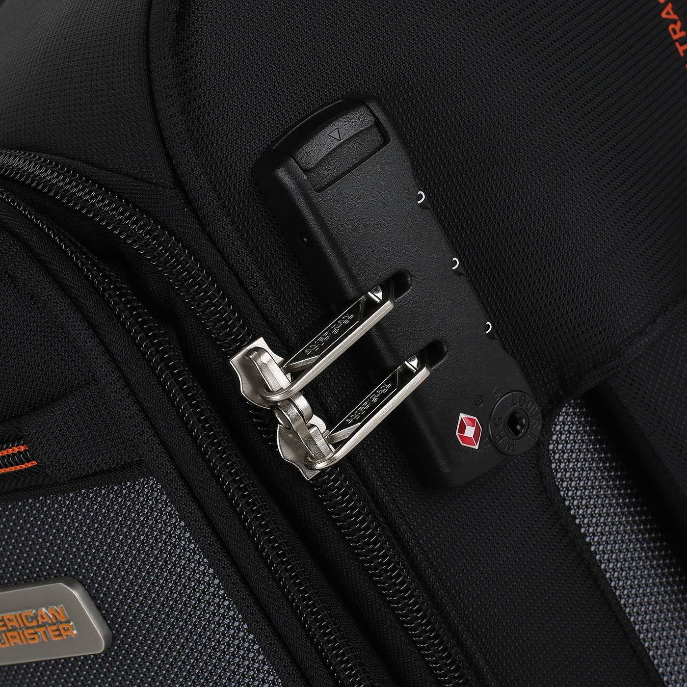 Чемодан маленький S тканевый с кодовым замком American Tourister Sens