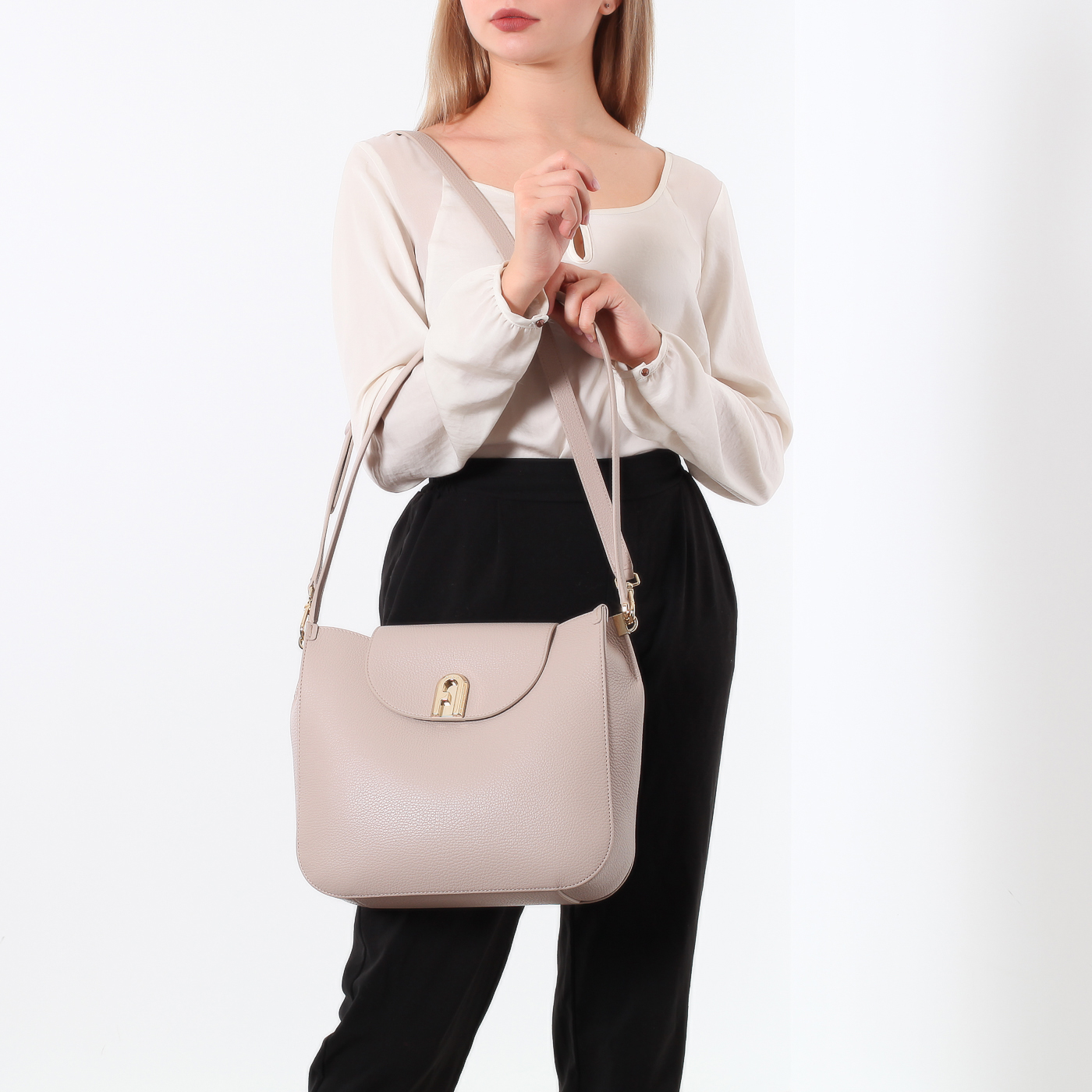 Сумка на магнитной кнопке Furla Sleek