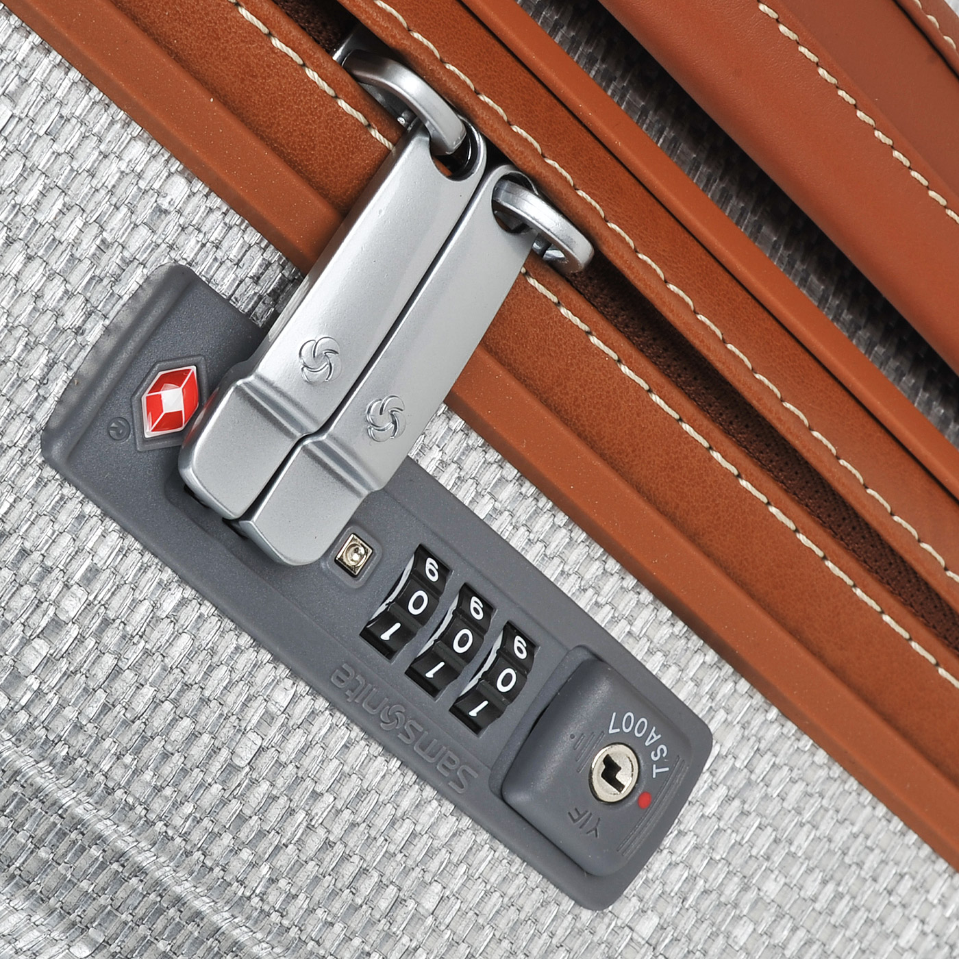 Чемодан маленький S из материала Curv с кодовым замком Samsonite Lite-Cube Dlx