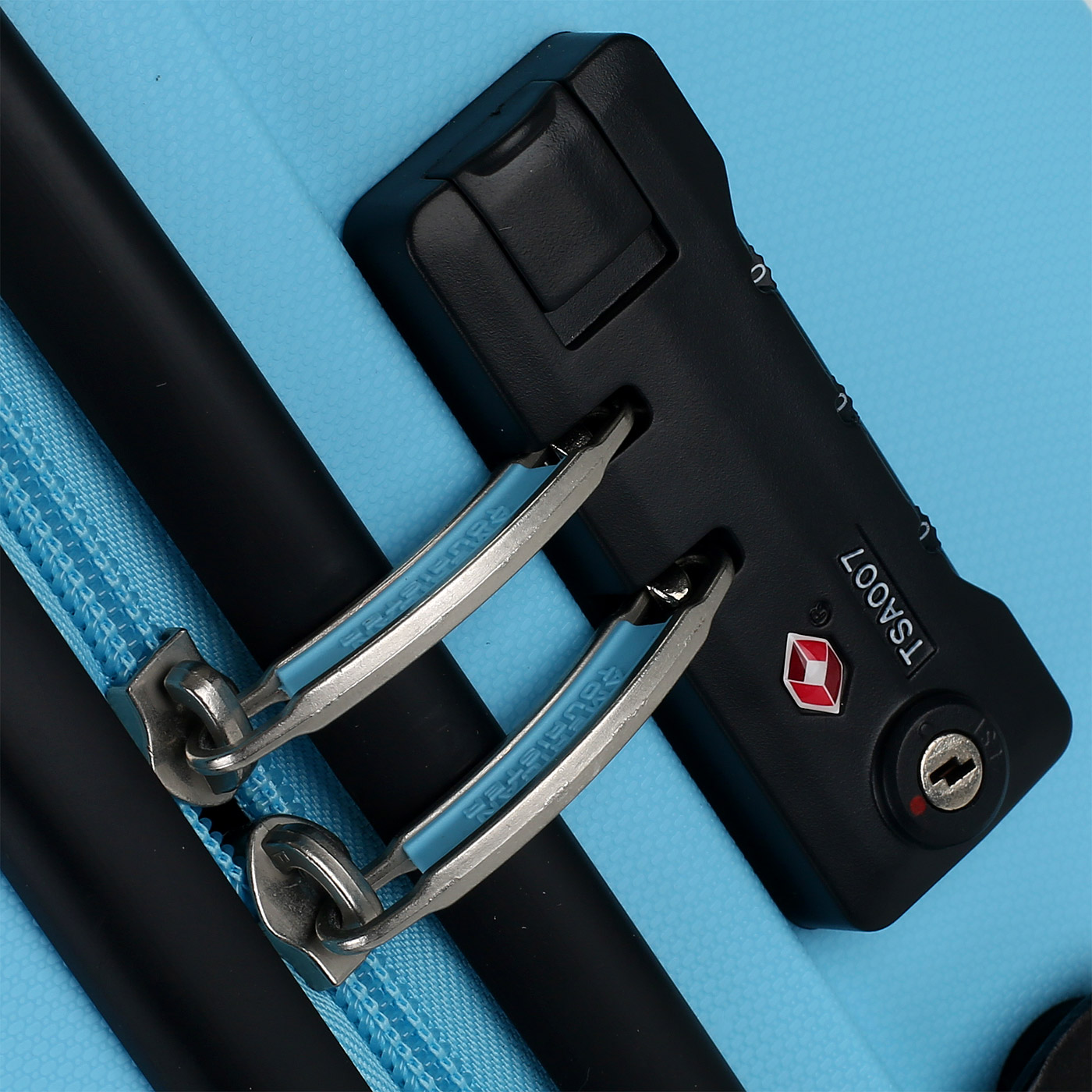 Чемодан средний M из полипропилена с кодовым замком American Tourister Bon Air