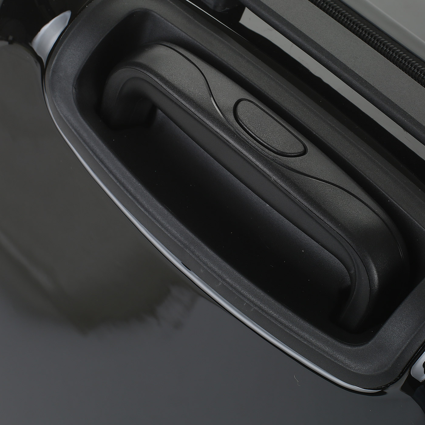 Чемодан для ручной клади из ABS-пластика с кодовым замком Guess Haidee