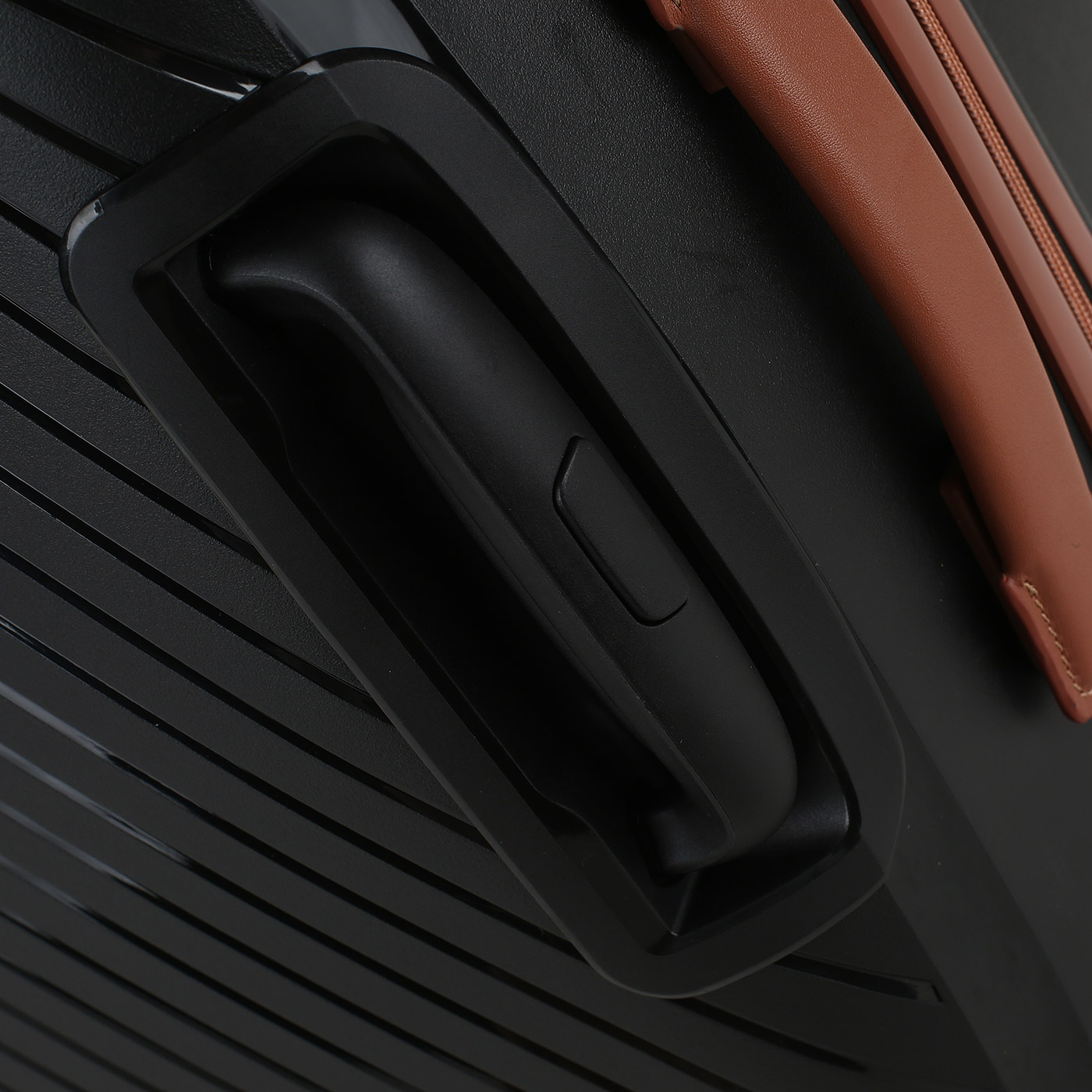 Чемодан большой L из полипропилена с кодовым замком Eberhart Delight DLX