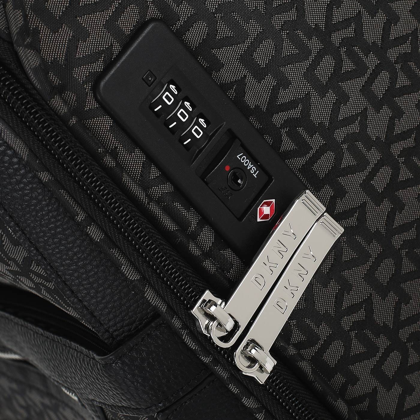 Чемодан маленький S тканевый с кодовым замком DKNY DKNY-090 Signature softs