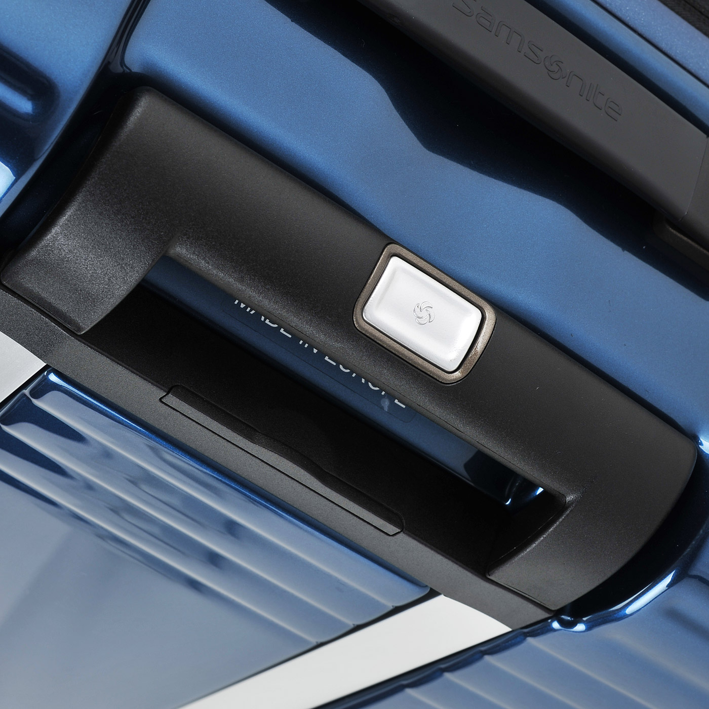 Чемодан очень большой XL из поликарбоната с кодовым замком Samsonite Neopulse