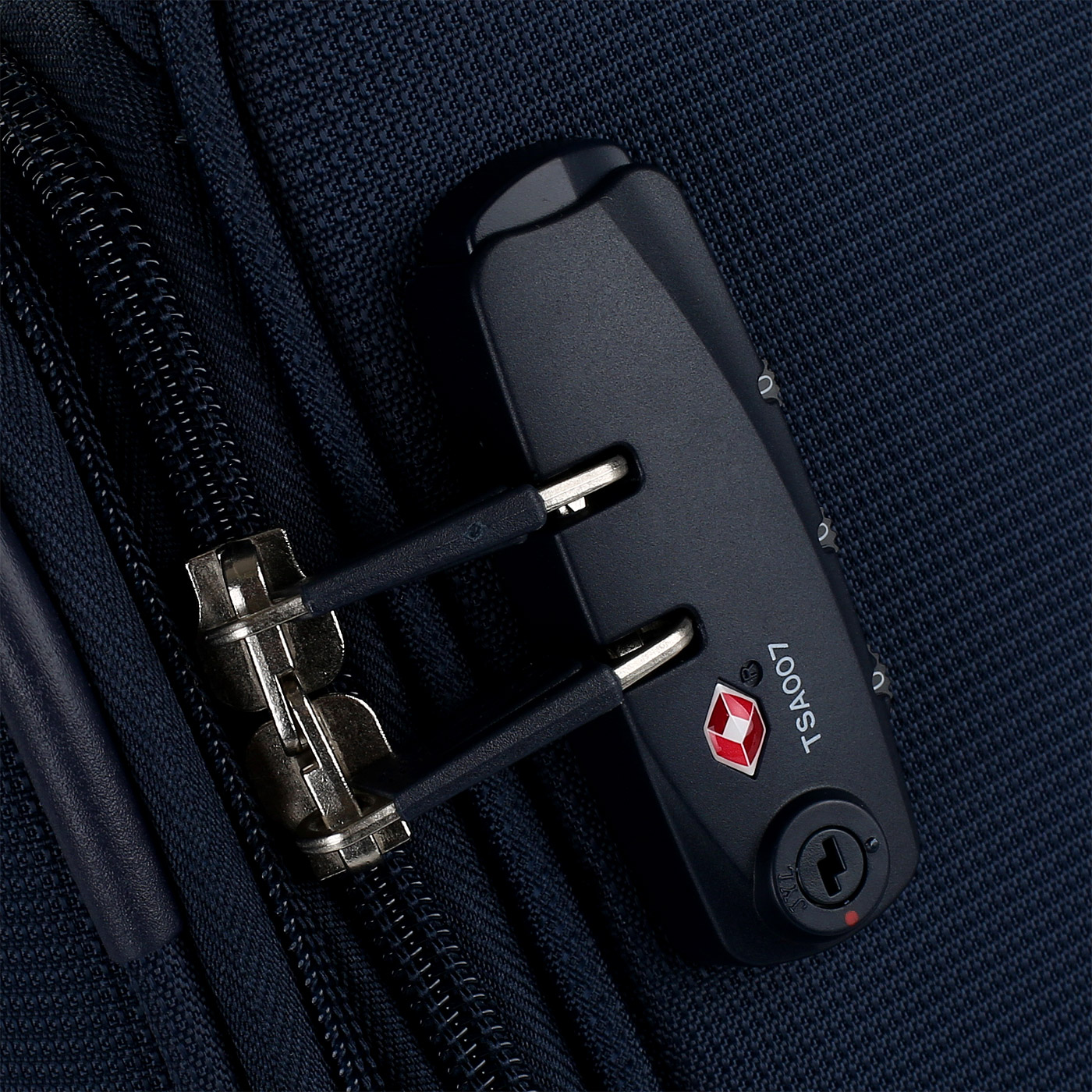 Чемодан большой L тканевый с кодовым замком American Tourister Oregon