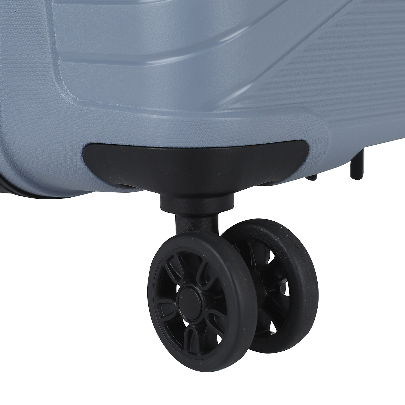 Чемодан средний M из полипропилена с кодовым замком American Tourister Airconic