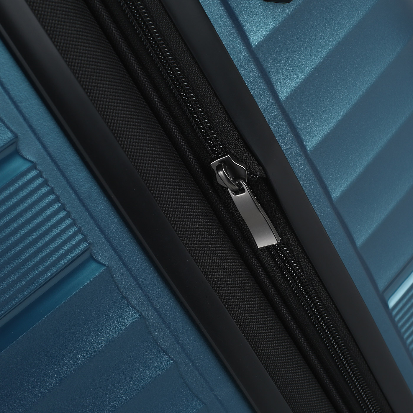 Чемодан большой L из полипропилена с кодовым замком Eberhart Elemental