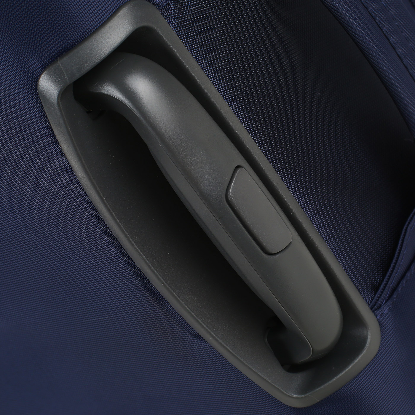 Чемодан средний M тканевый с кодовым замком American Tourister Herolite