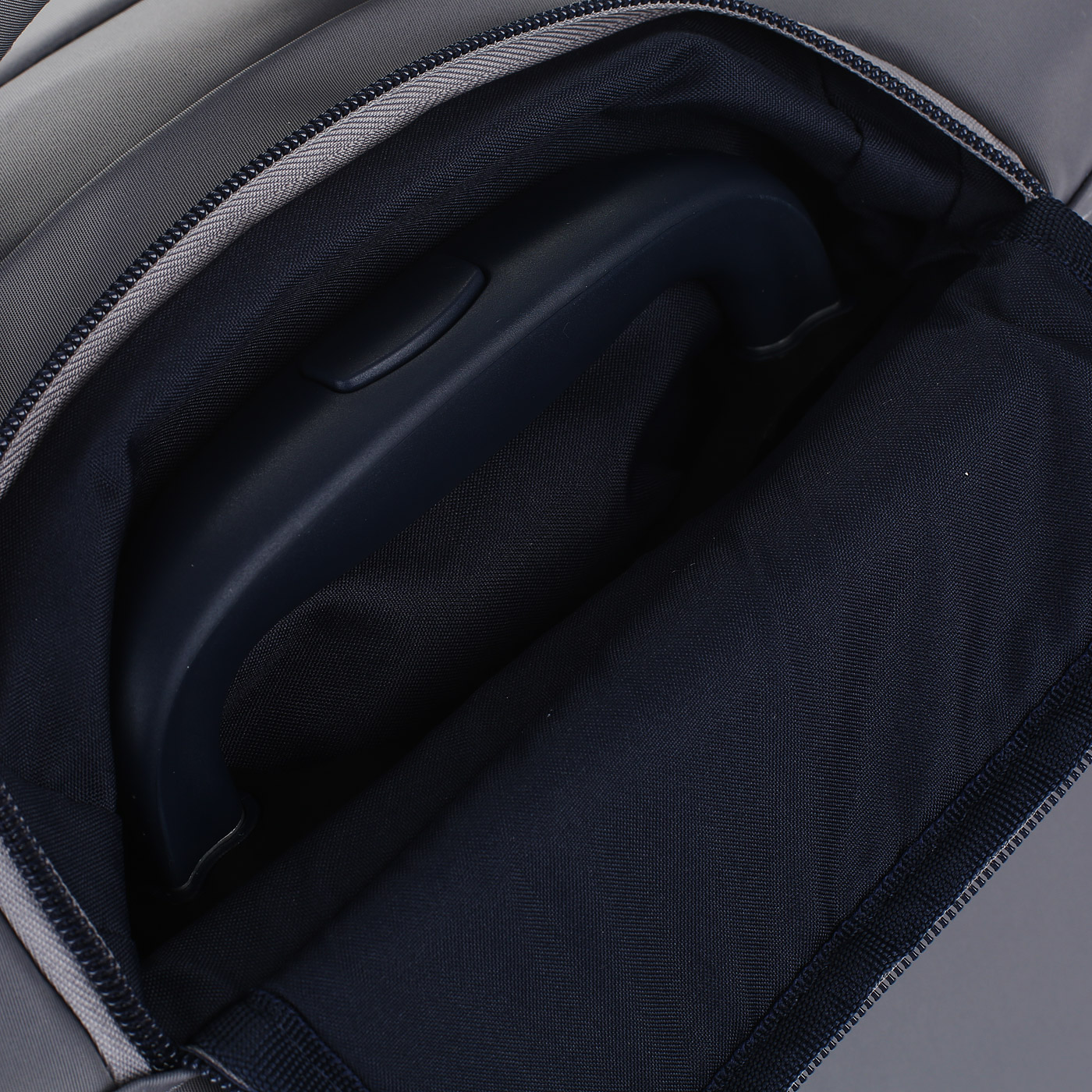 Чемодан маленький S тканевый с кодовым замком Lipault Plume