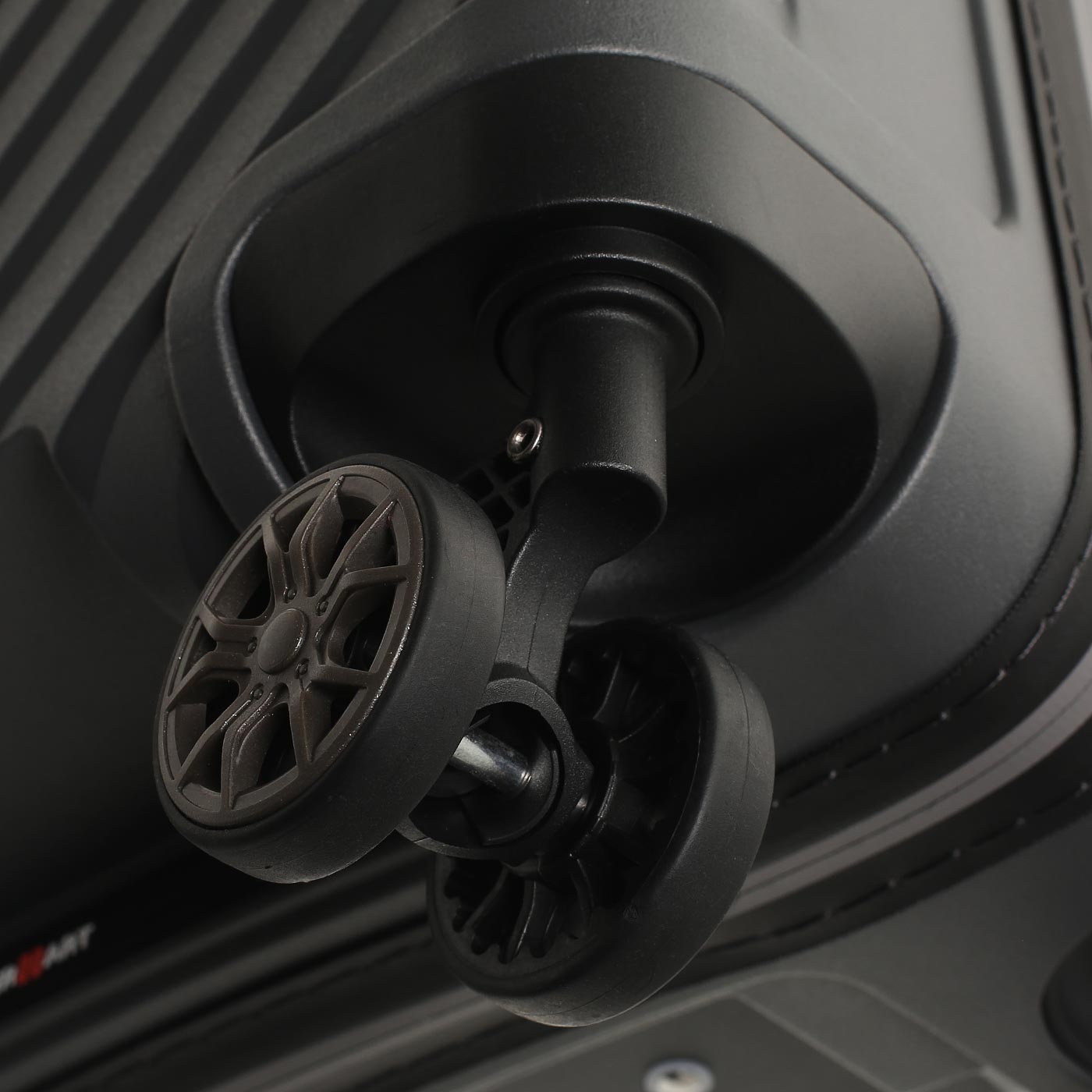 Чемодан большой L из полипропилена Eberhart Majestic 2.0