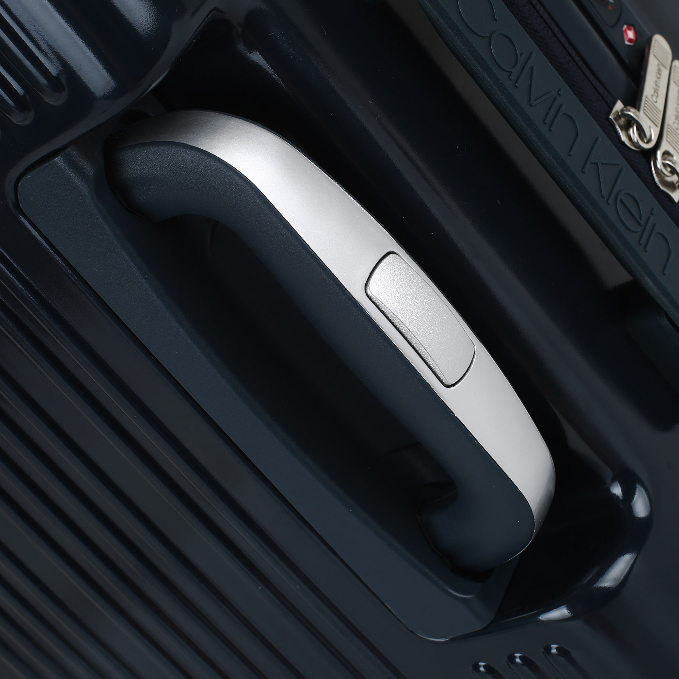 Чемодан средний M из ABS-пластика с кодовым замком Calvin Klein CK-643 Globetrotter HS