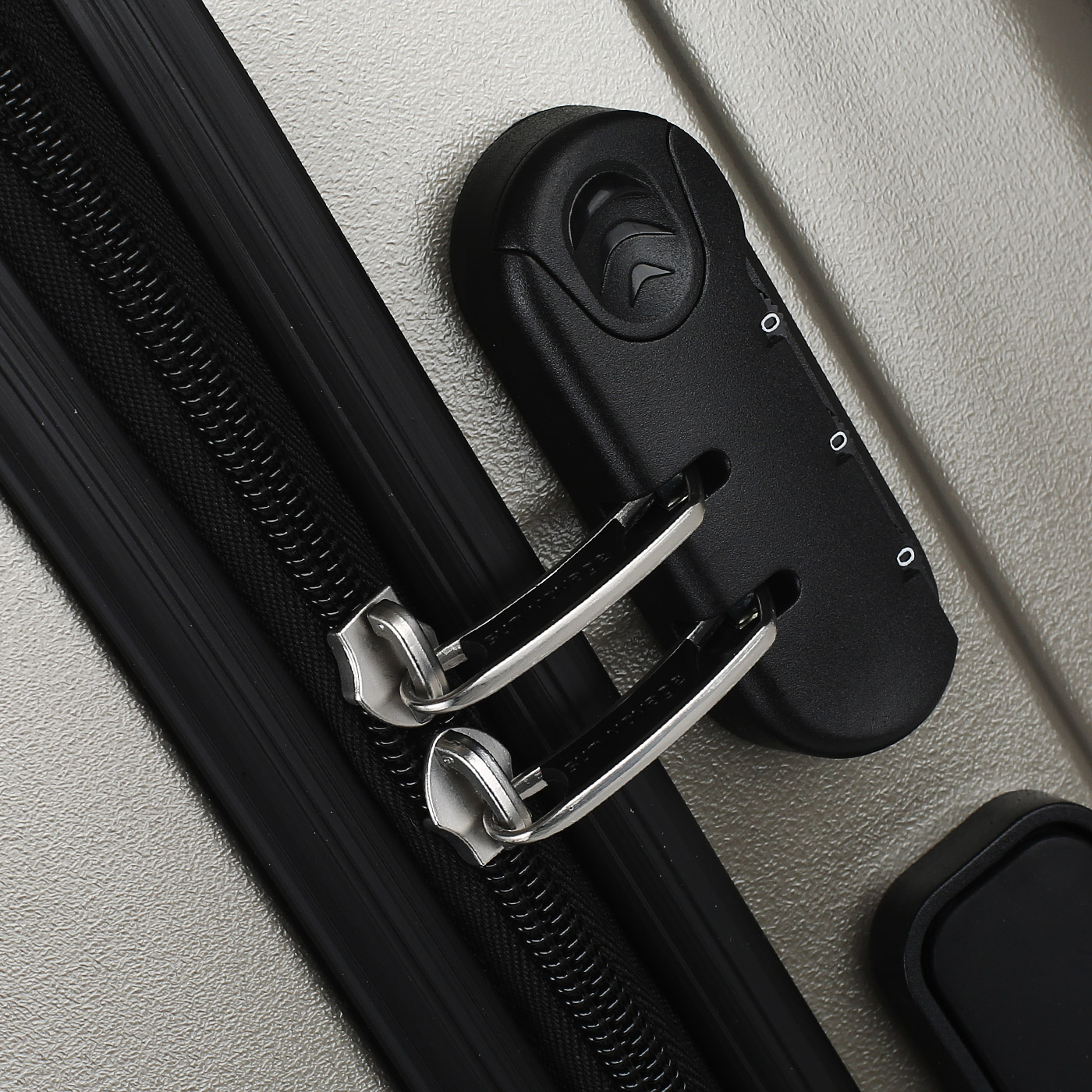 Чемодан средний M из ABS-пластика с кодовым замком Sun Voyage Elit