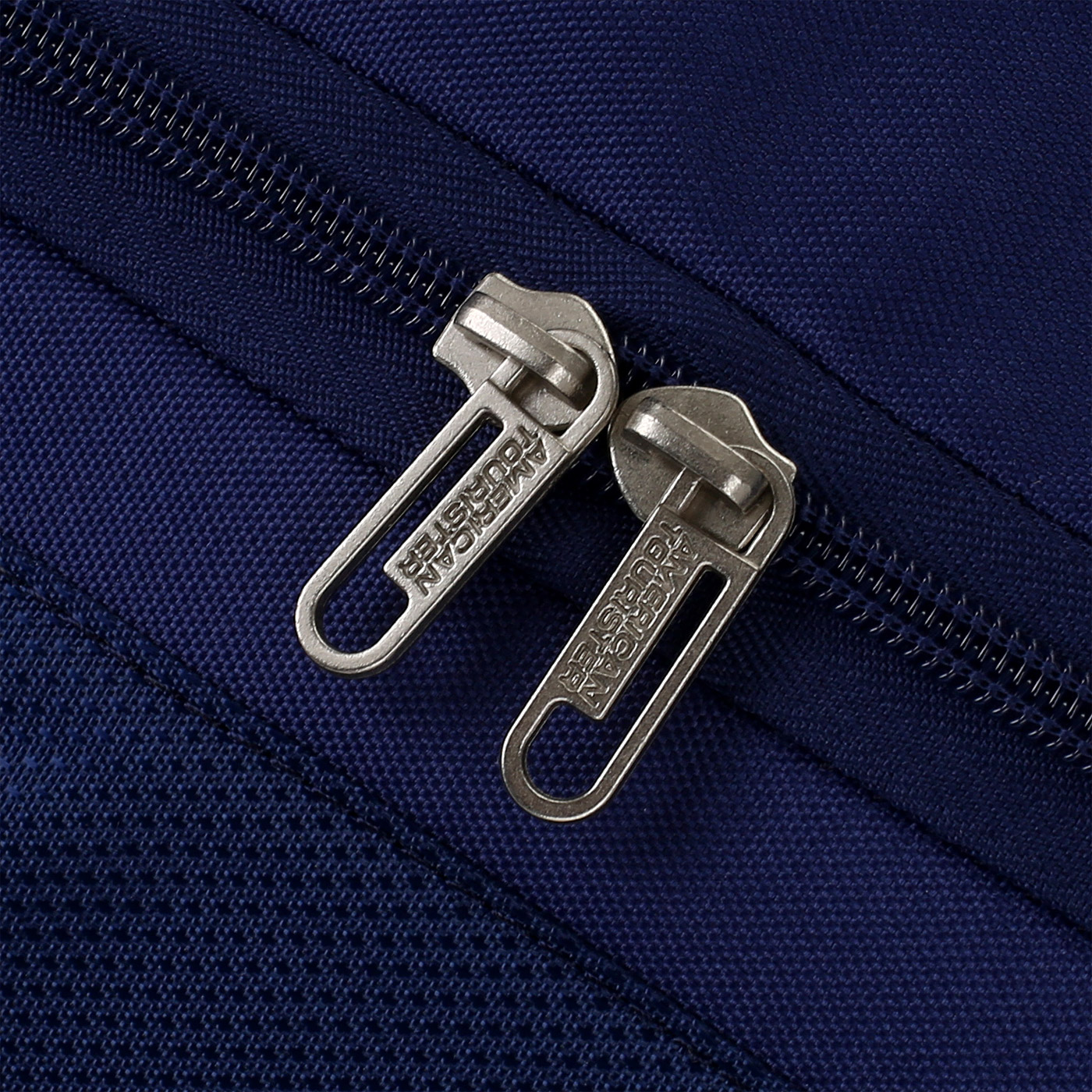 Дорожная сумка на колесах American Tourister Heat Wave