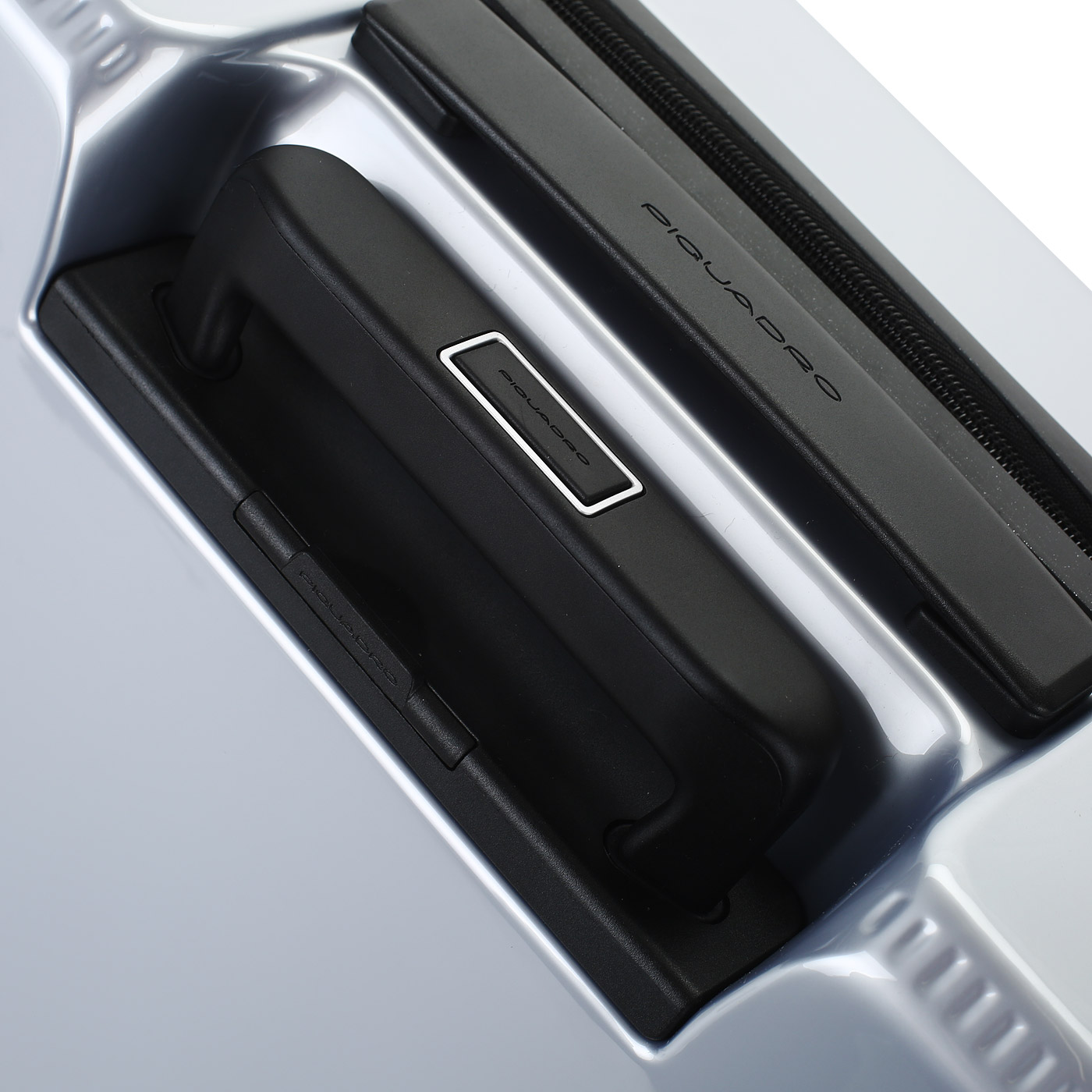 Чемодан для ручной клади из поликарбоната с кодовым замком Piquadro Cubica