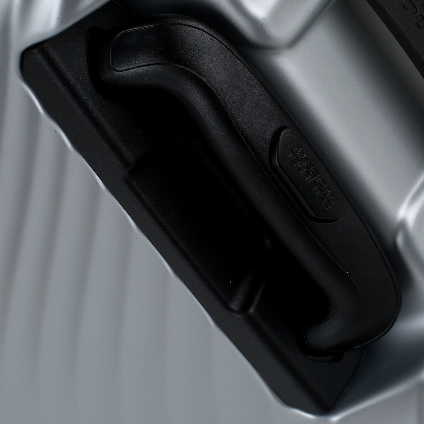 Чемодан большой L из ABS-пластика с кодовым замком American Tourister Jetglam