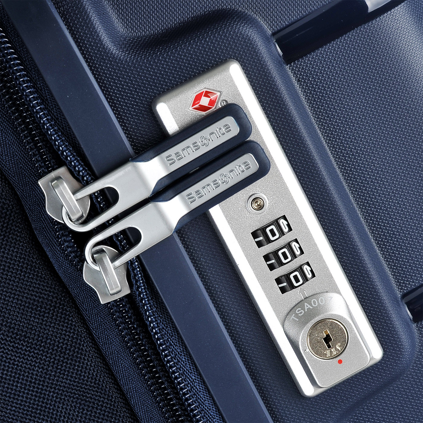 Чемодан очень большой XL из полипропилена с кодовым замком Samsonite Flux