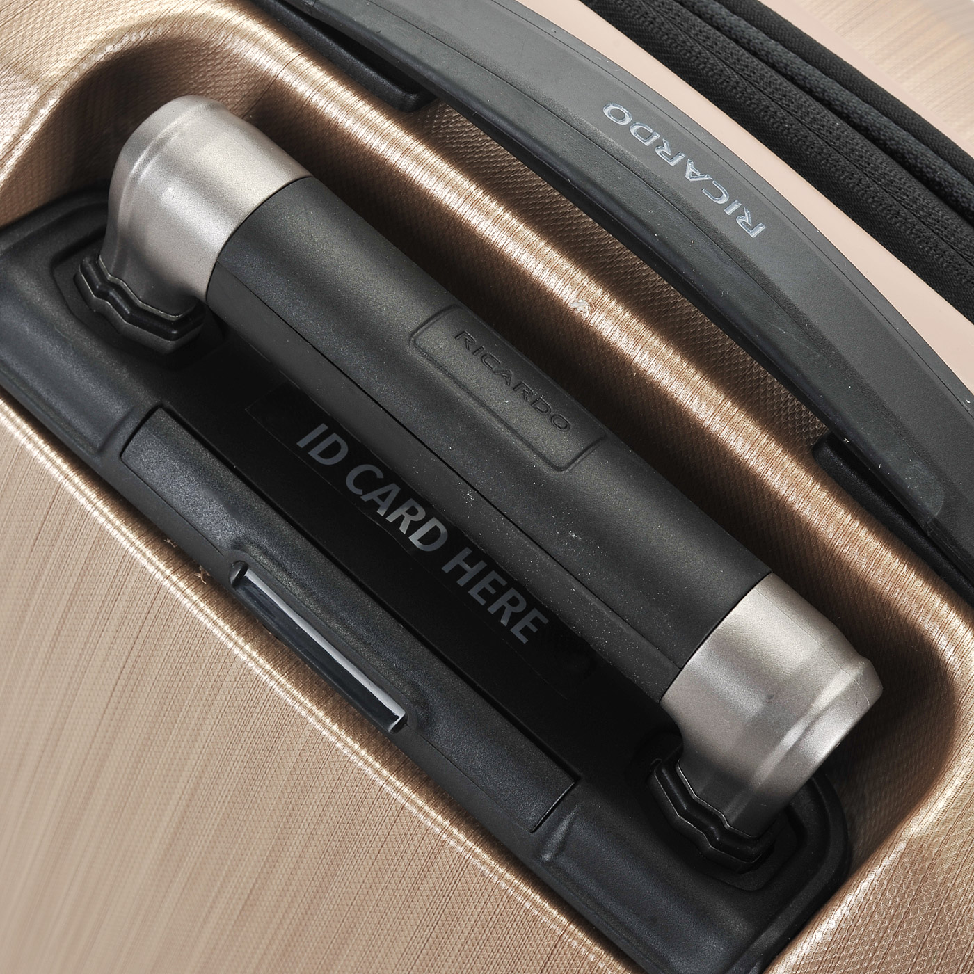 Чемодан маленький S из поликарбоната с кодовым замком Ricardo Beverly Hills Rio Dell