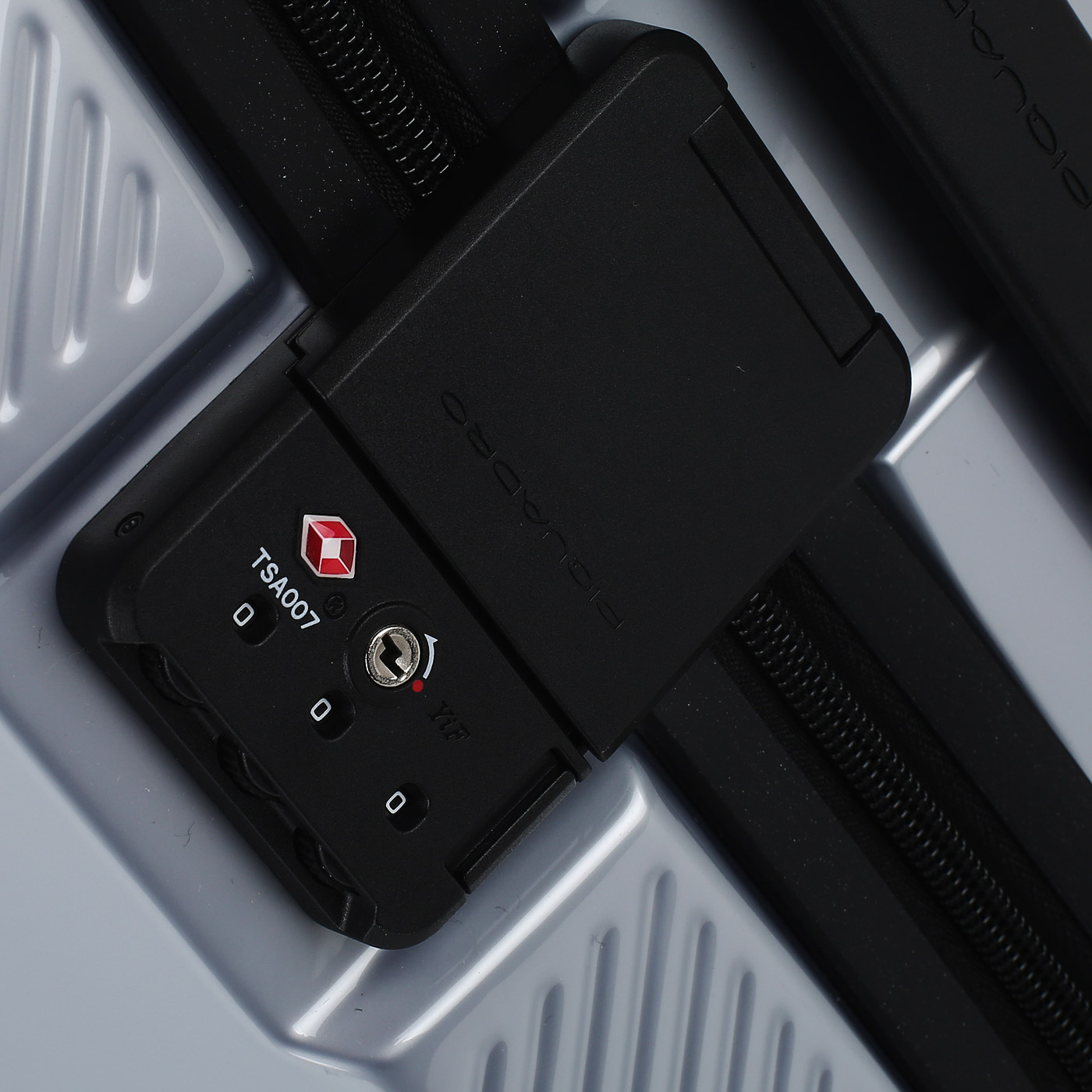 Чемодан для ручной клади из поликарбоната с кодовым замком Piquadro Cubica