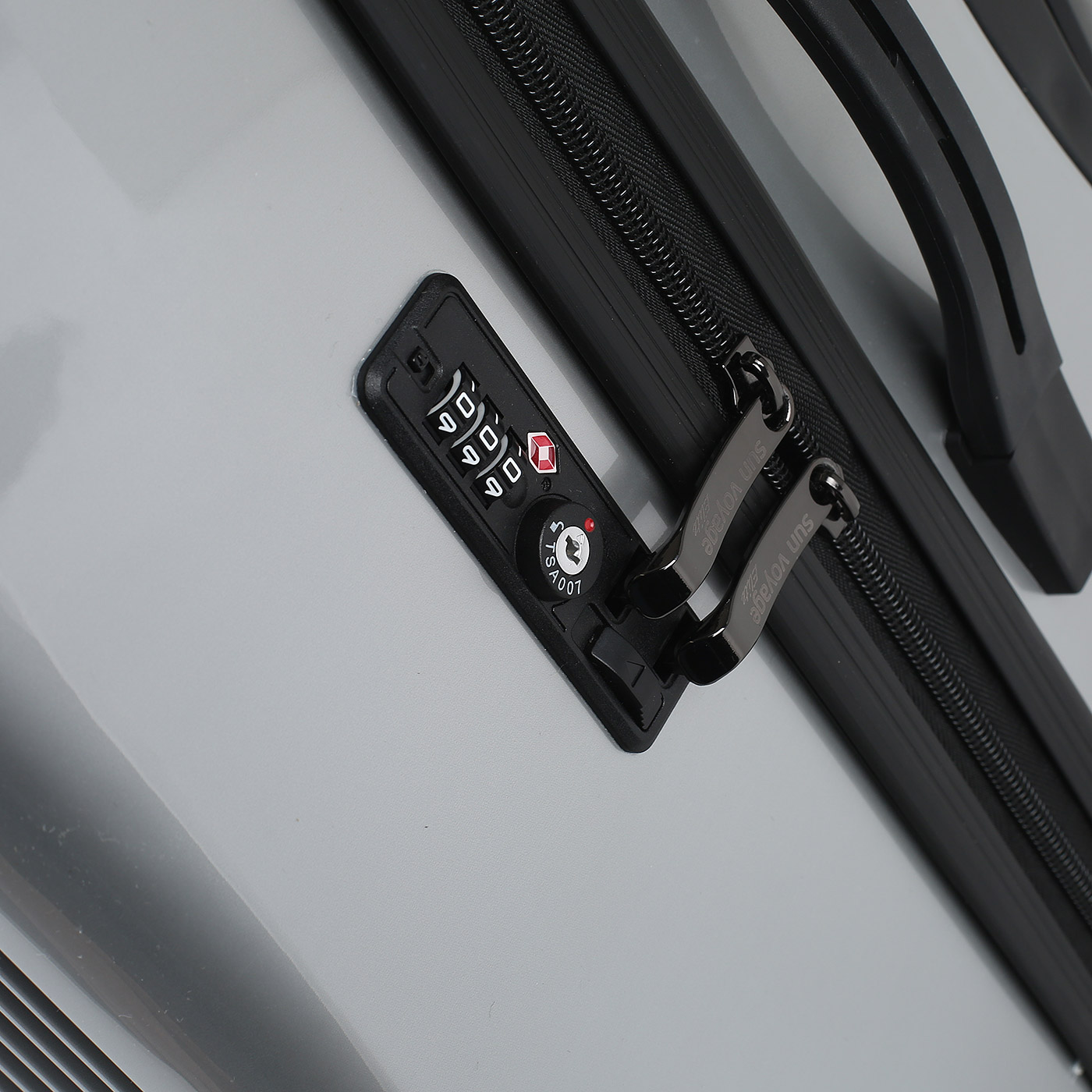 Чемодан средний M из ABS-пластика с кодовым замком Sun Voyage Elit